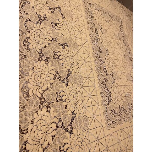 Reversible Vintage Ivory Lace Table Cover 66 x 86 - Picture 5 of 9
